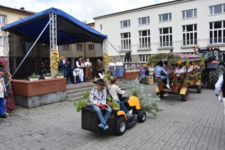 Korowód dożynkowy przeszedł przez Wisłę